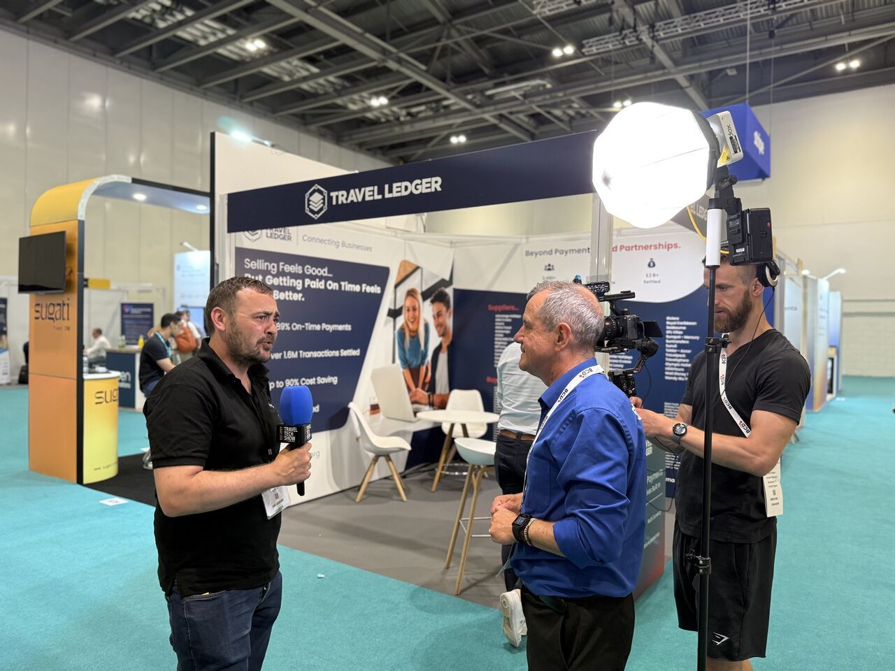 Debates en directo con profesionales de los viajes en el stand de moonstride