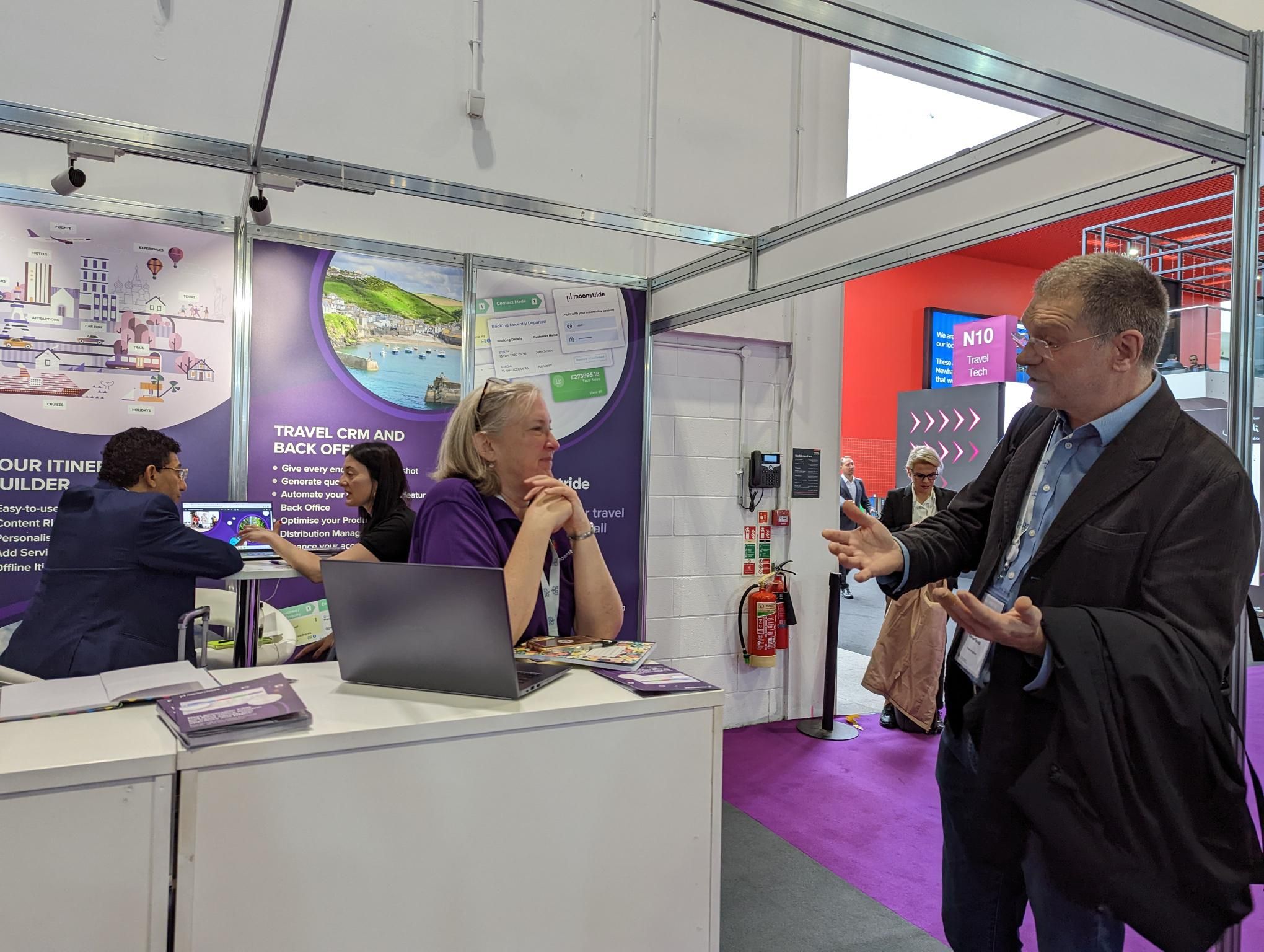 Interaction avec les visiteurs du WTM à propos de moonstride